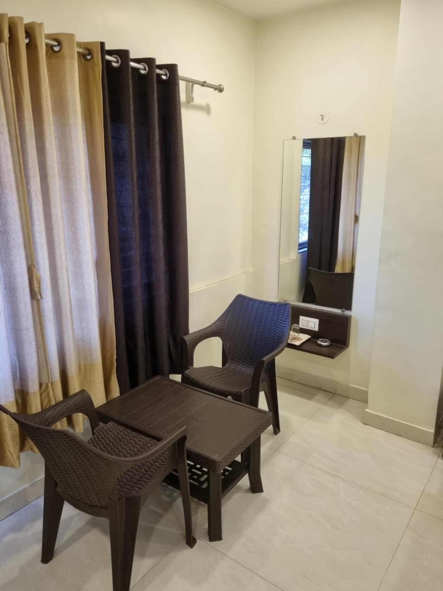The Living Space Лонавала Экстерьер фото
