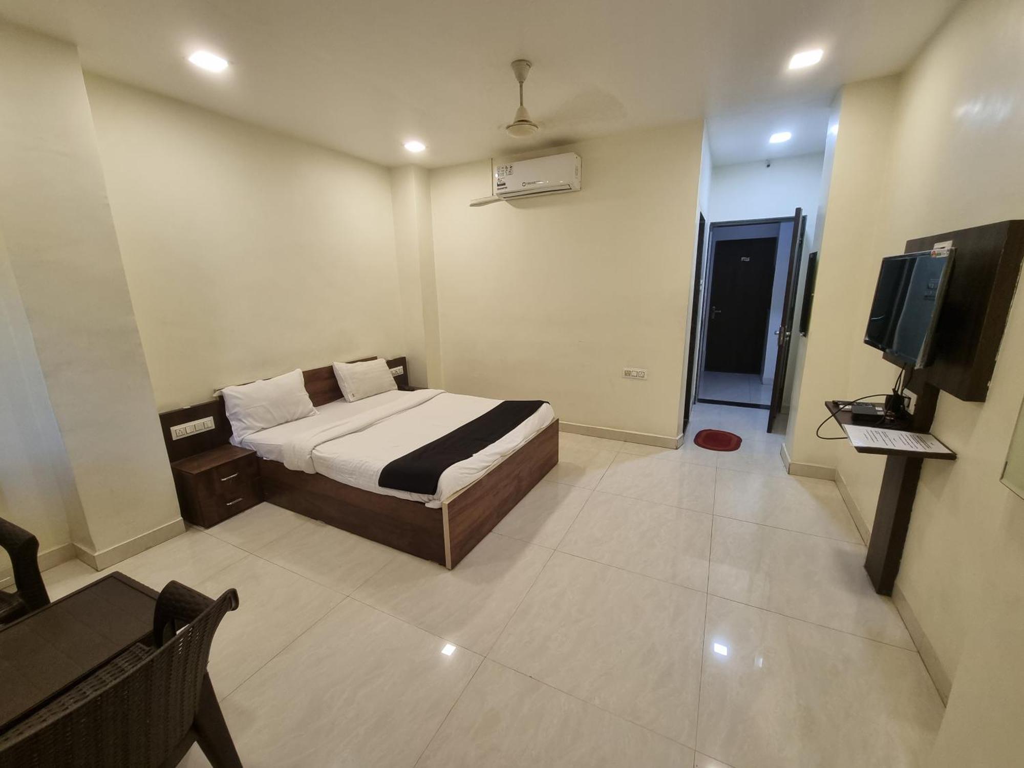 The Living Space Лонавала Экстерьер фото