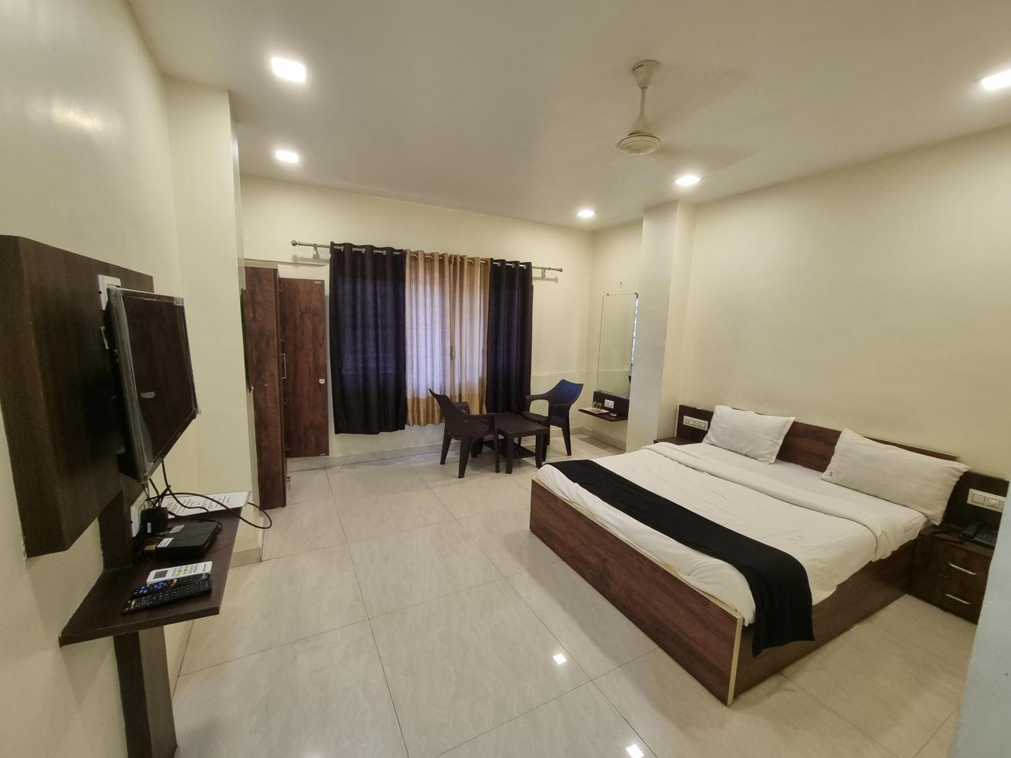 The Living Space Лонавала Экстерьер фото