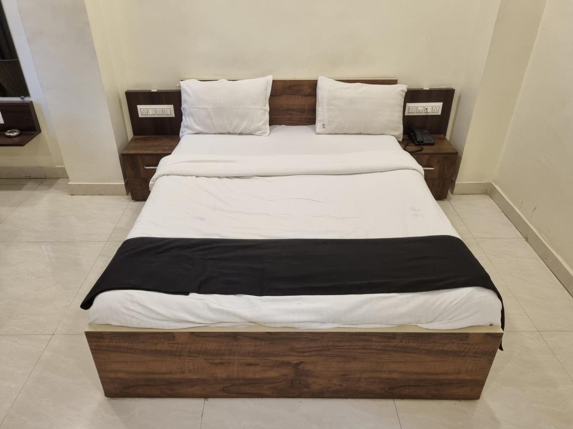 The Living Space Лонавала Экстерьер фото