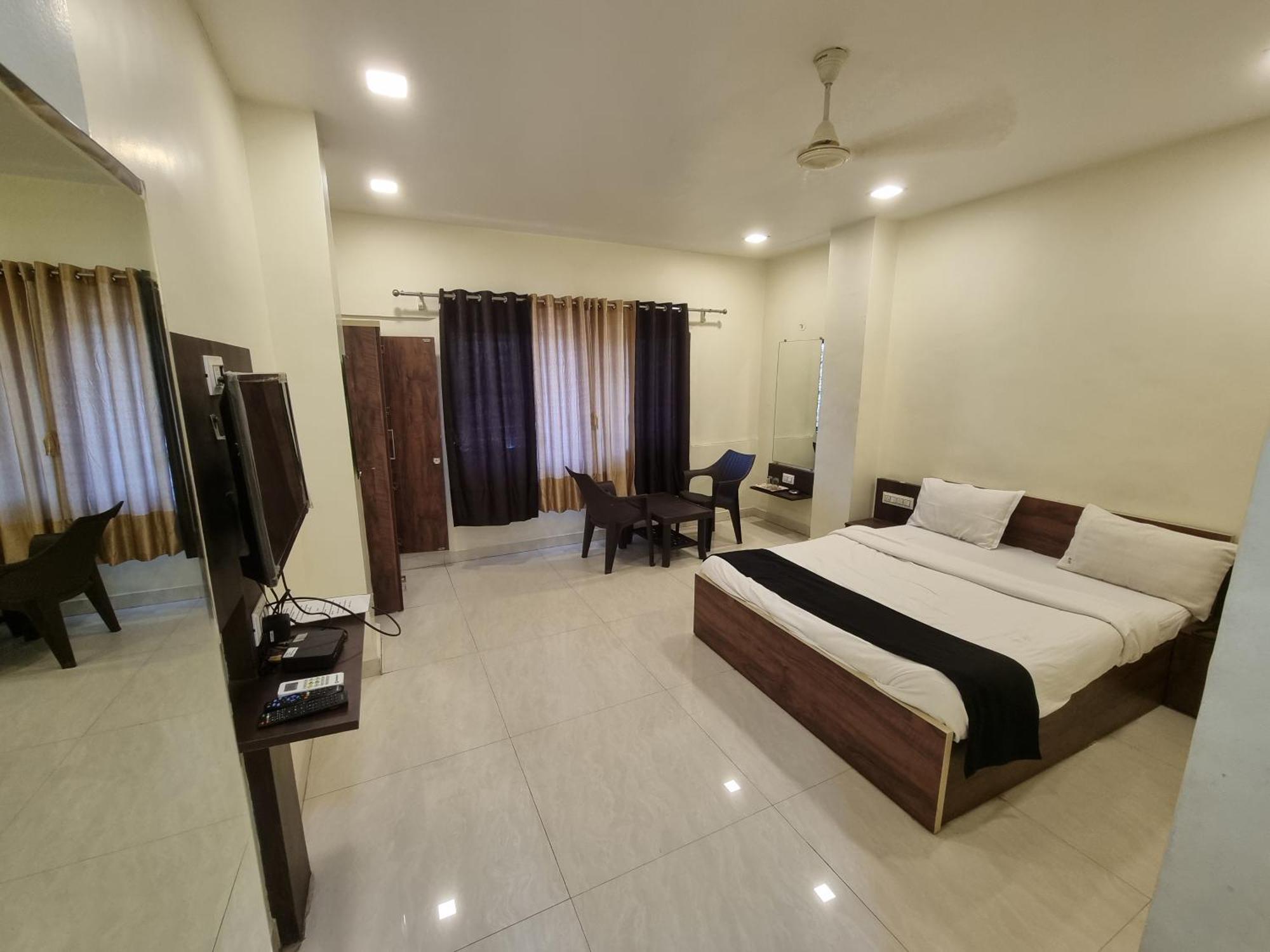 The Living Space Лонавала Экстерьер фото