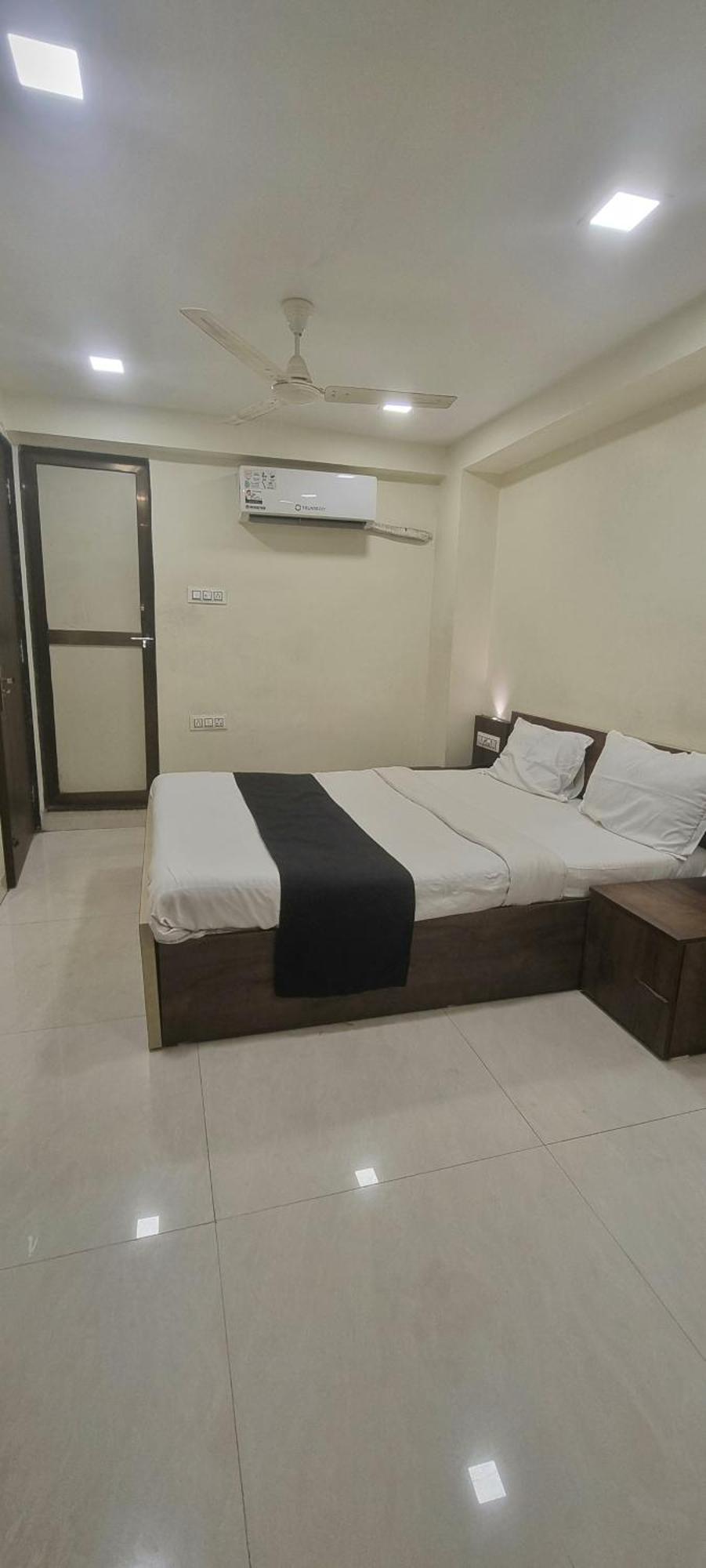 The Living Space Лонавала Экстерьер фото